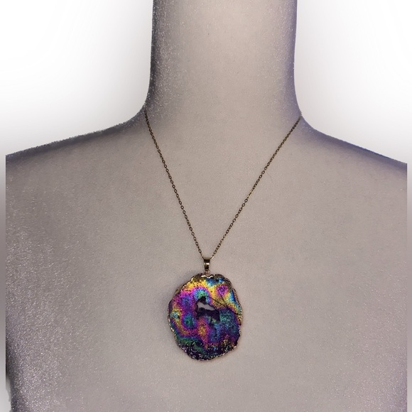 Gold plated Raw Rainbow/ Purple Amethyst Crystal Quartz Druzy Pendant Necklace - Picture 5 of 9